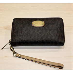 Michael Kors Jet Set Zip Pebble Leather Signature Print Cell Phone Wristlet